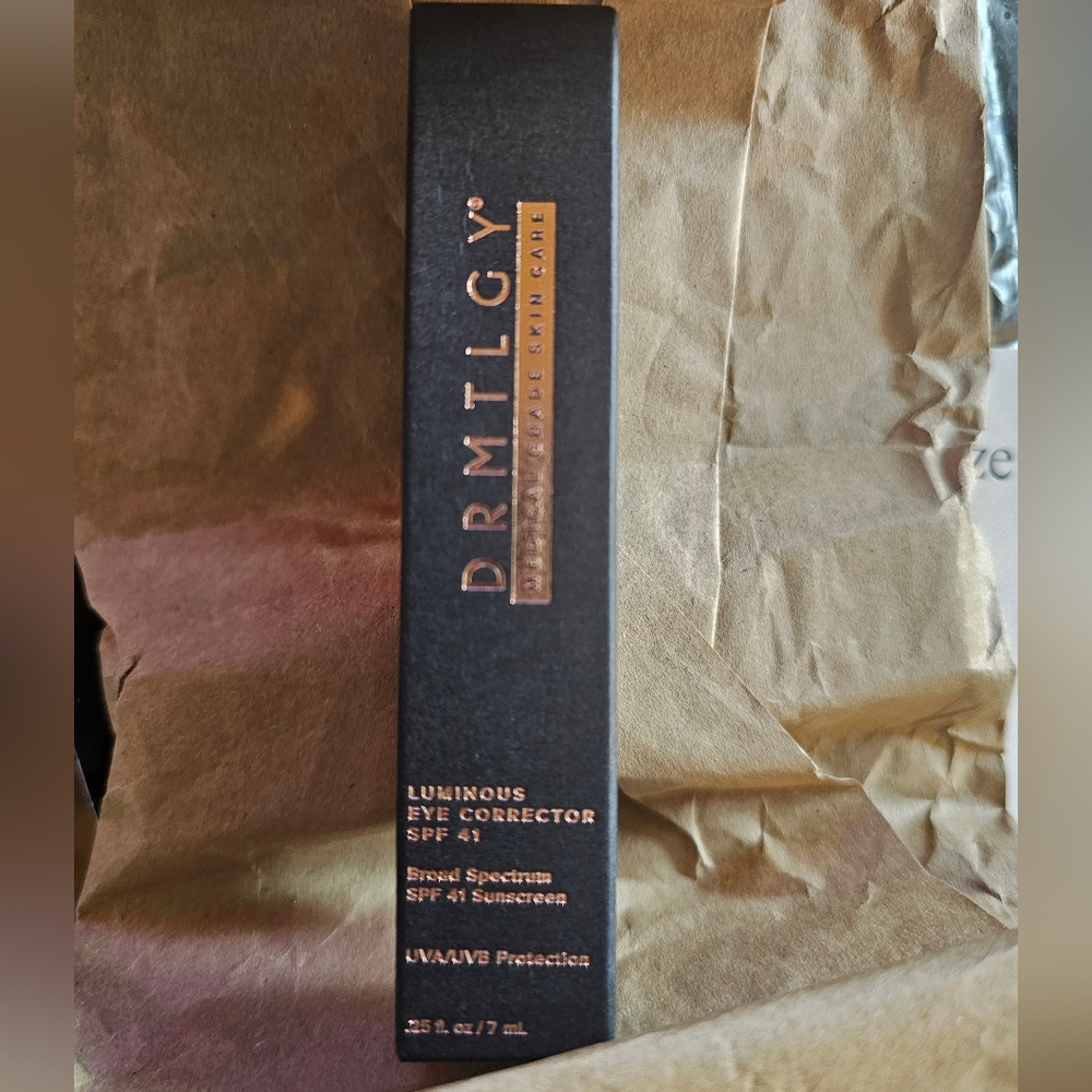 DRMTLGY Luminous Eye Corrector SPF 41 - Black